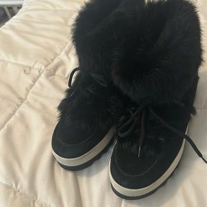 Hardly ever worn black real fur snow boots